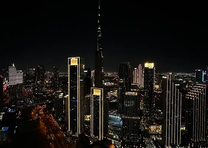 Luxury Stay With Burj Khalifa Views & Infinity Pool