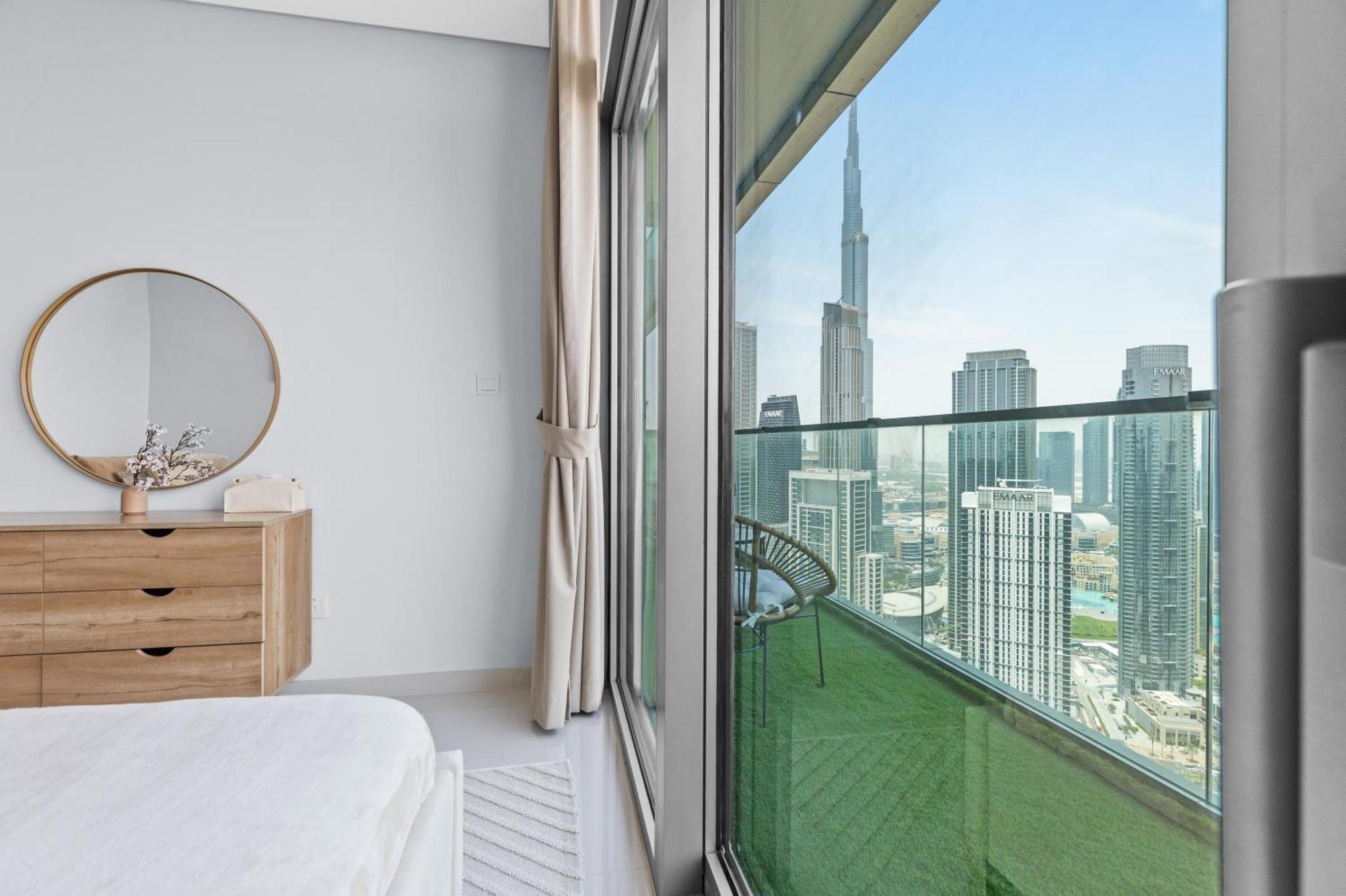 Luxury With Burj Khalifa Views & Infinity Pool Апартаменти *