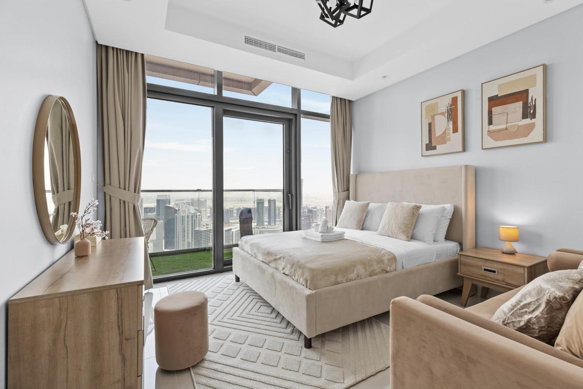 Luxury With Burj Khalifa Views & Infinity Pool Апартаменти Дубай