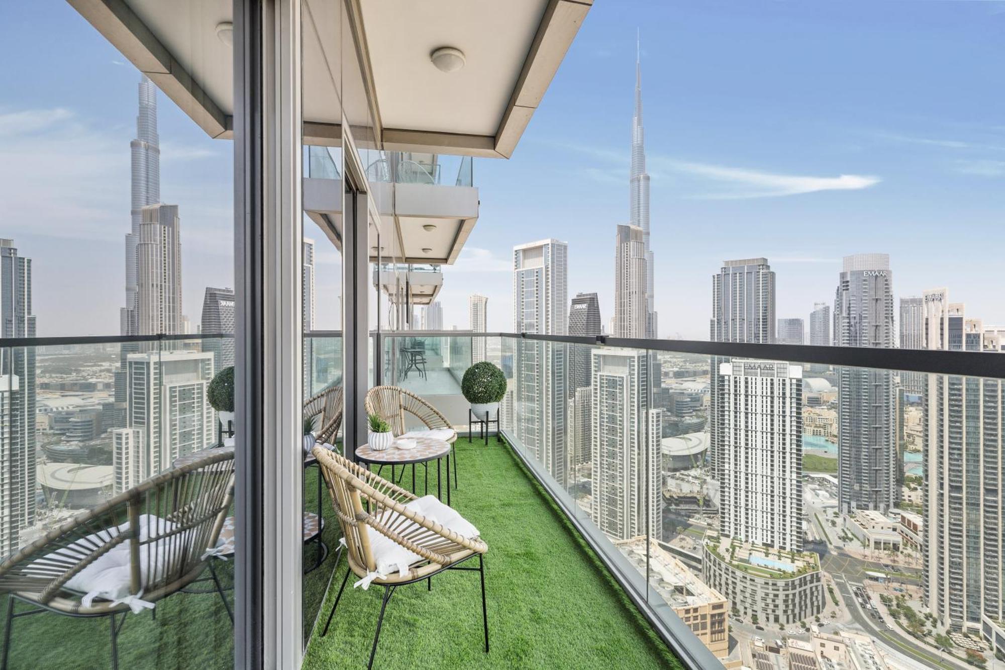 Luxury With Burj Khalifa Views & Infinity Pool Дубай