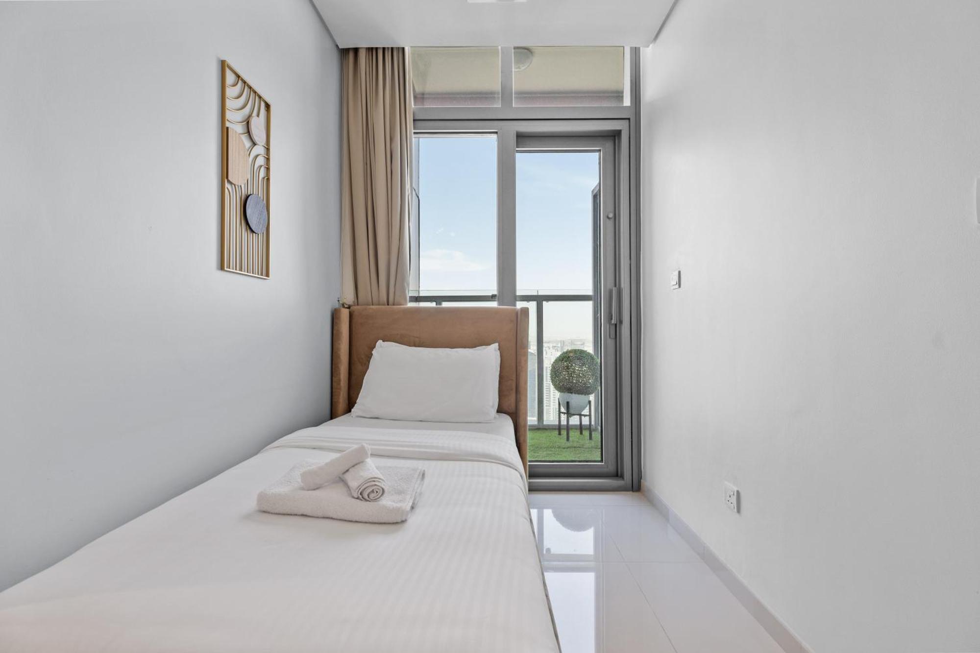 Апартаменти Luxury With Burj Khalifa Views & Infinity Pool *